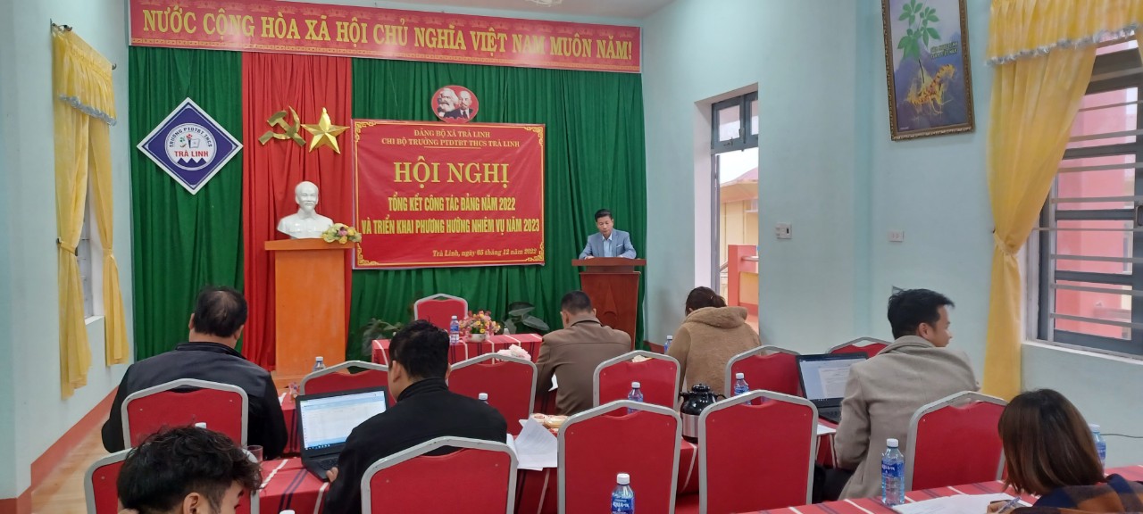 Thầy Nguyễn Thanh- BTCB báo cáo tổng kết công tác Đảng