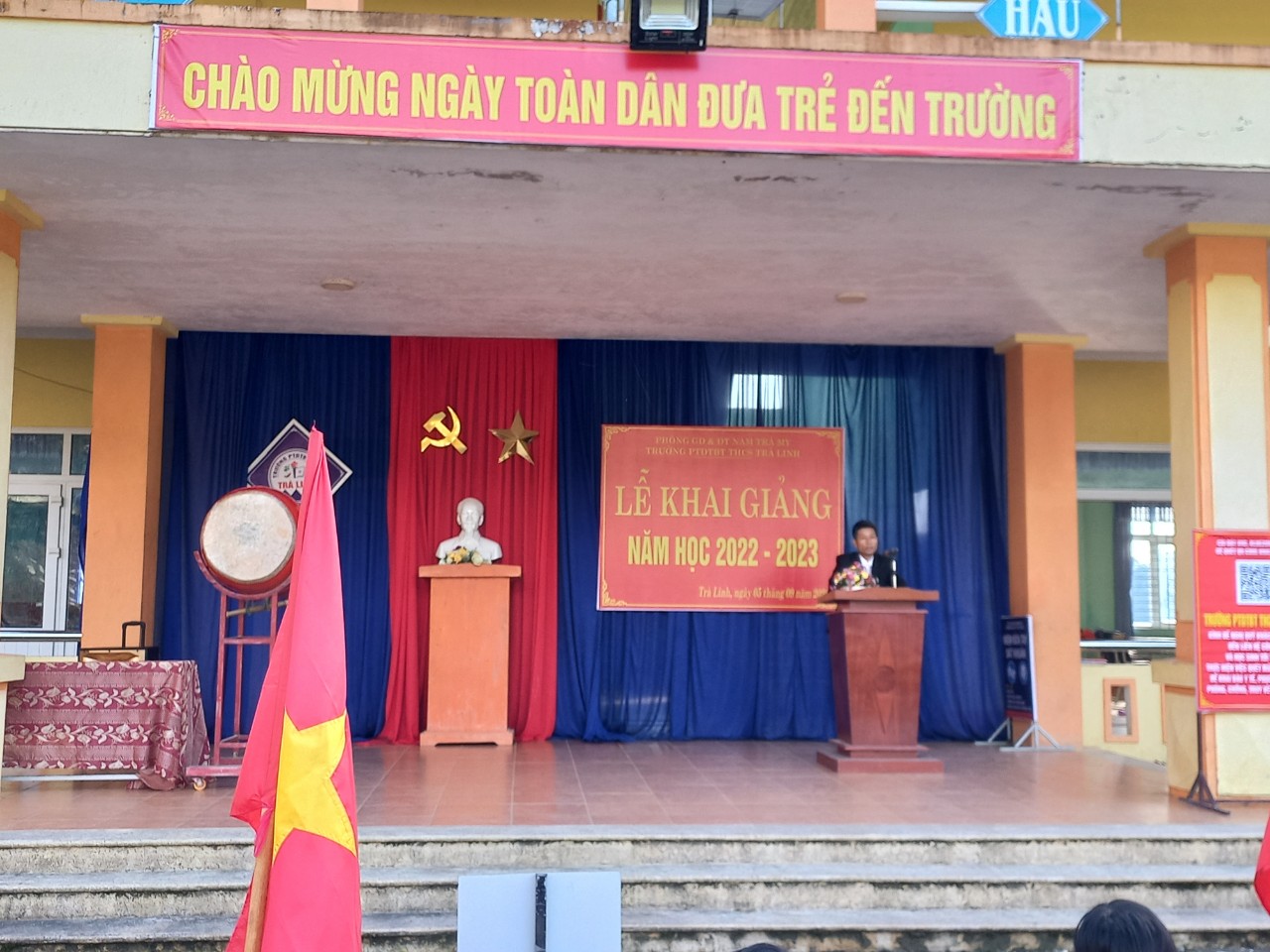 Thầy: Nguyễn Thanh- Bí thư chi Bộ, HT nhà trường phát biểu khai mạc
